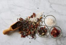 Jak stosować kwasy w pielęgnacji?